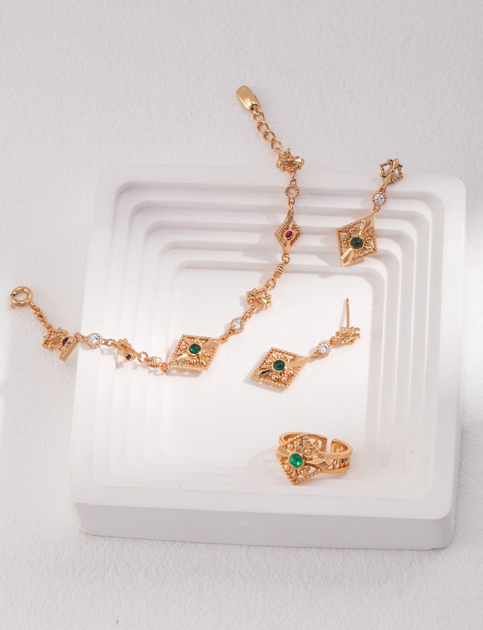 Lavish Vintage Palace Style Charm Bracelet